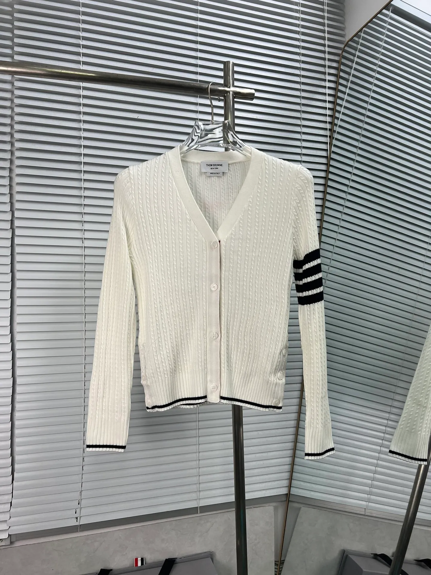 THOM BROWNE🇳🇱 V ： ， ， TB ， ， ， ， ， Sizes:0.1.2（SML） :Gray White Navy Blue